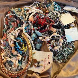 ✂️Huge Mixed Vintage & Costume Jewelry Wear Resell Lot!!✂️
